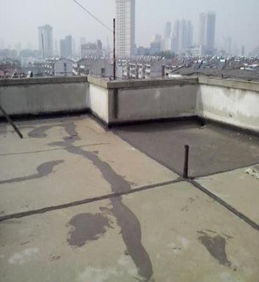阿勒泰地漏水维修 楼顶漏水是什么原因，楼顶漏水维修方法是什么?